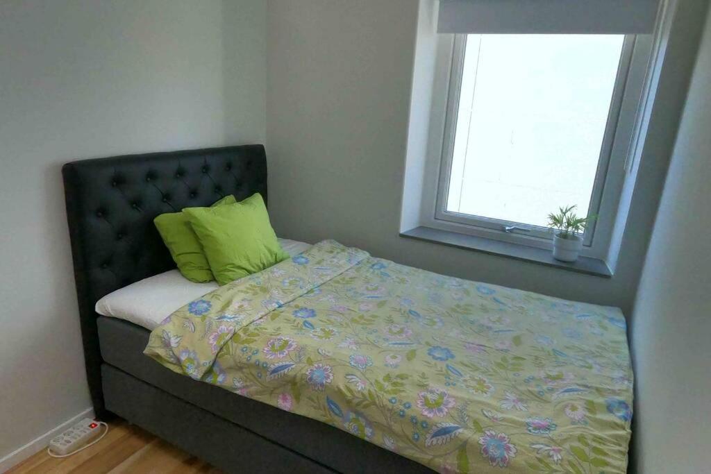 A Private Room in an apartment Göteborg Exterior foto