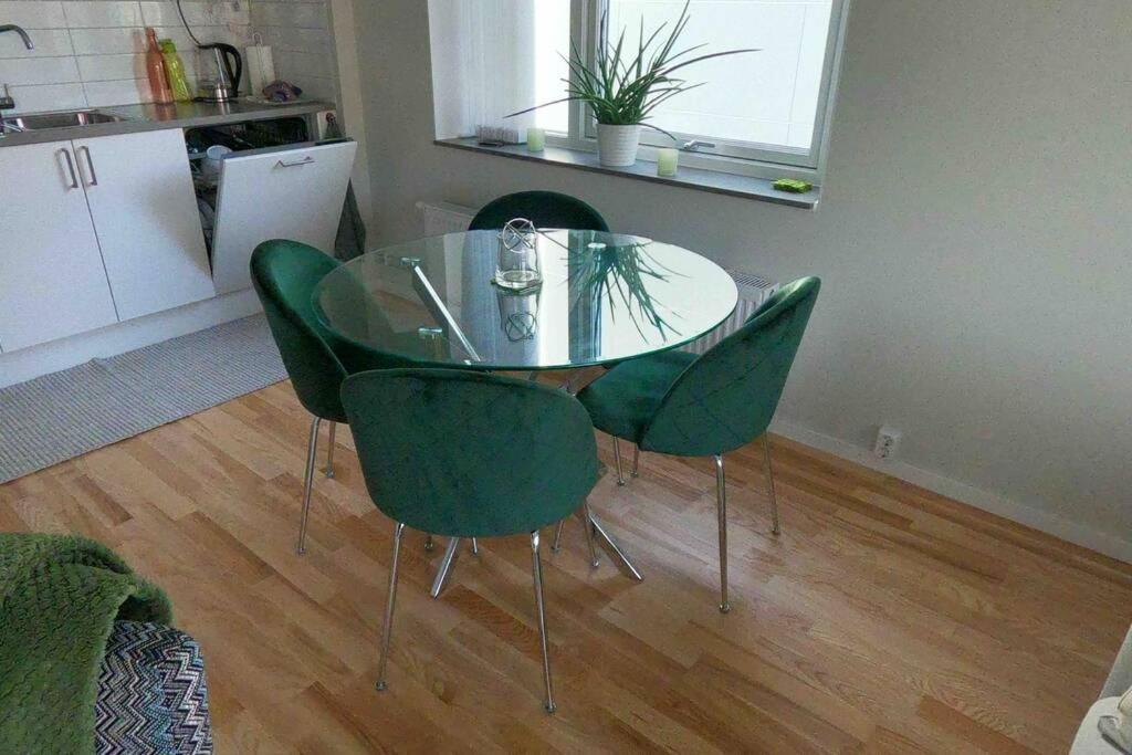 A Private Room in an apartment Göteborg Exterior foto