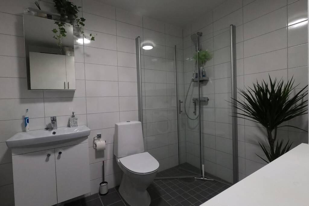 A Private Room in an apartment Göteborg Exterior foto