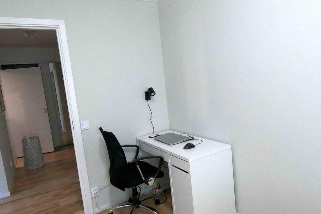 A Private Room in an apartment Göteborg Exterior foto