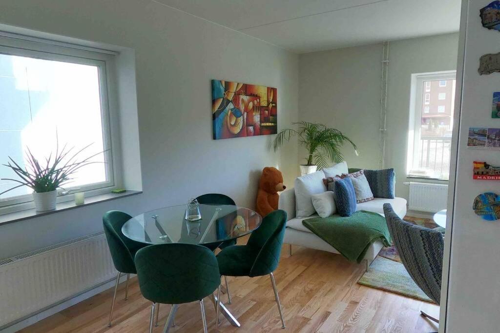A Private Room in an apartment Göteborg Exterior foto